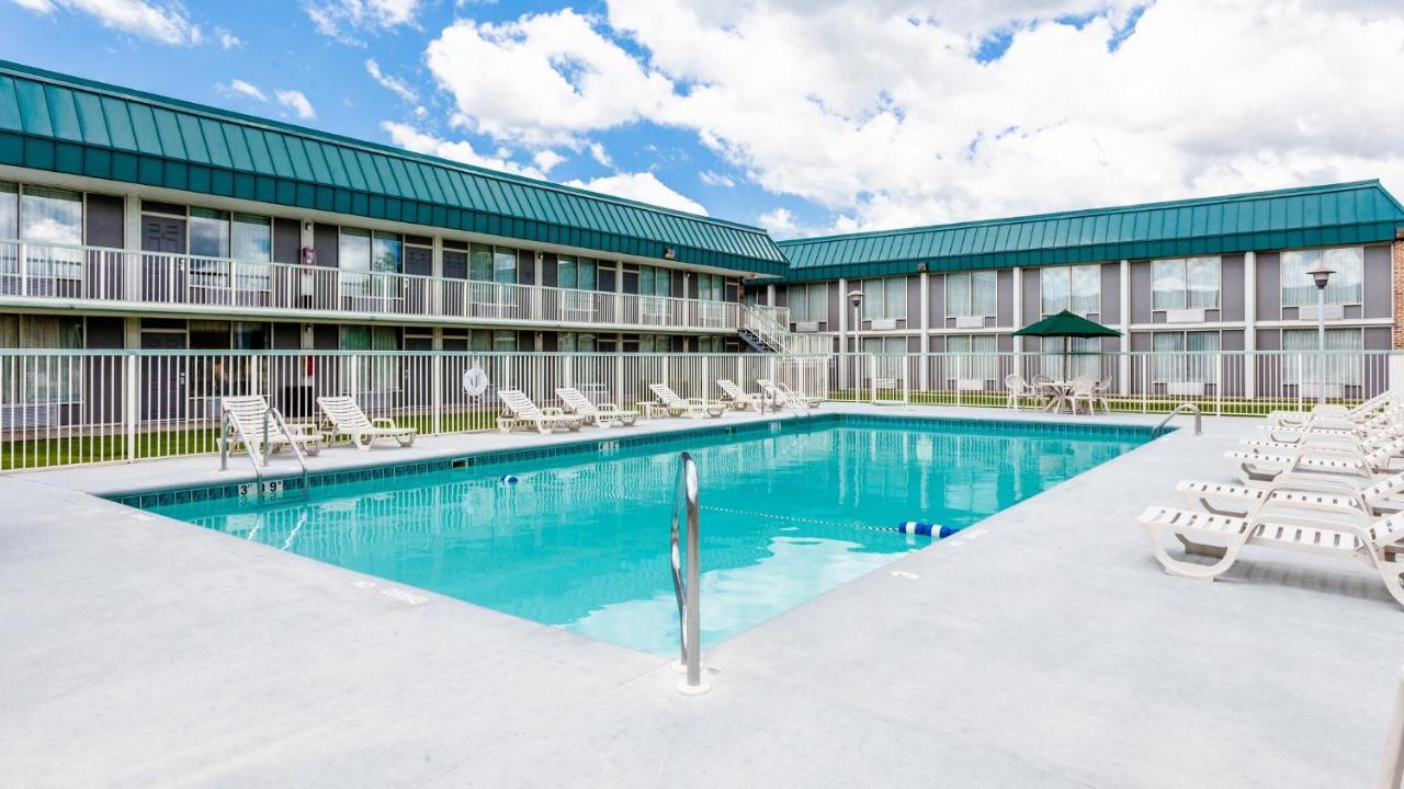 Red Roof Inn & Suites דקלב מראה חיצוני תמונה
