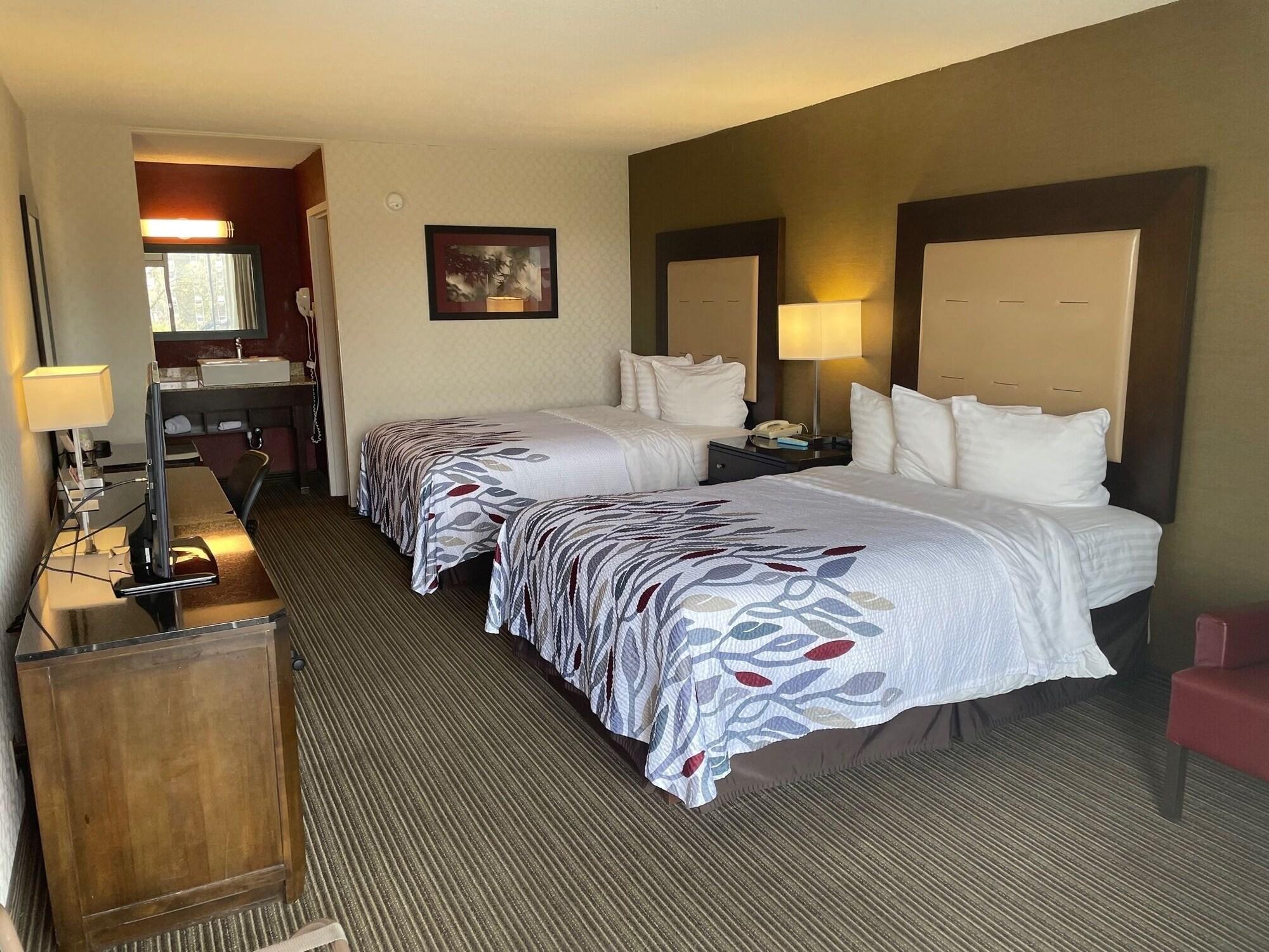 Red Roof Inn & Suites דקלב מראה חיצוני תמונה