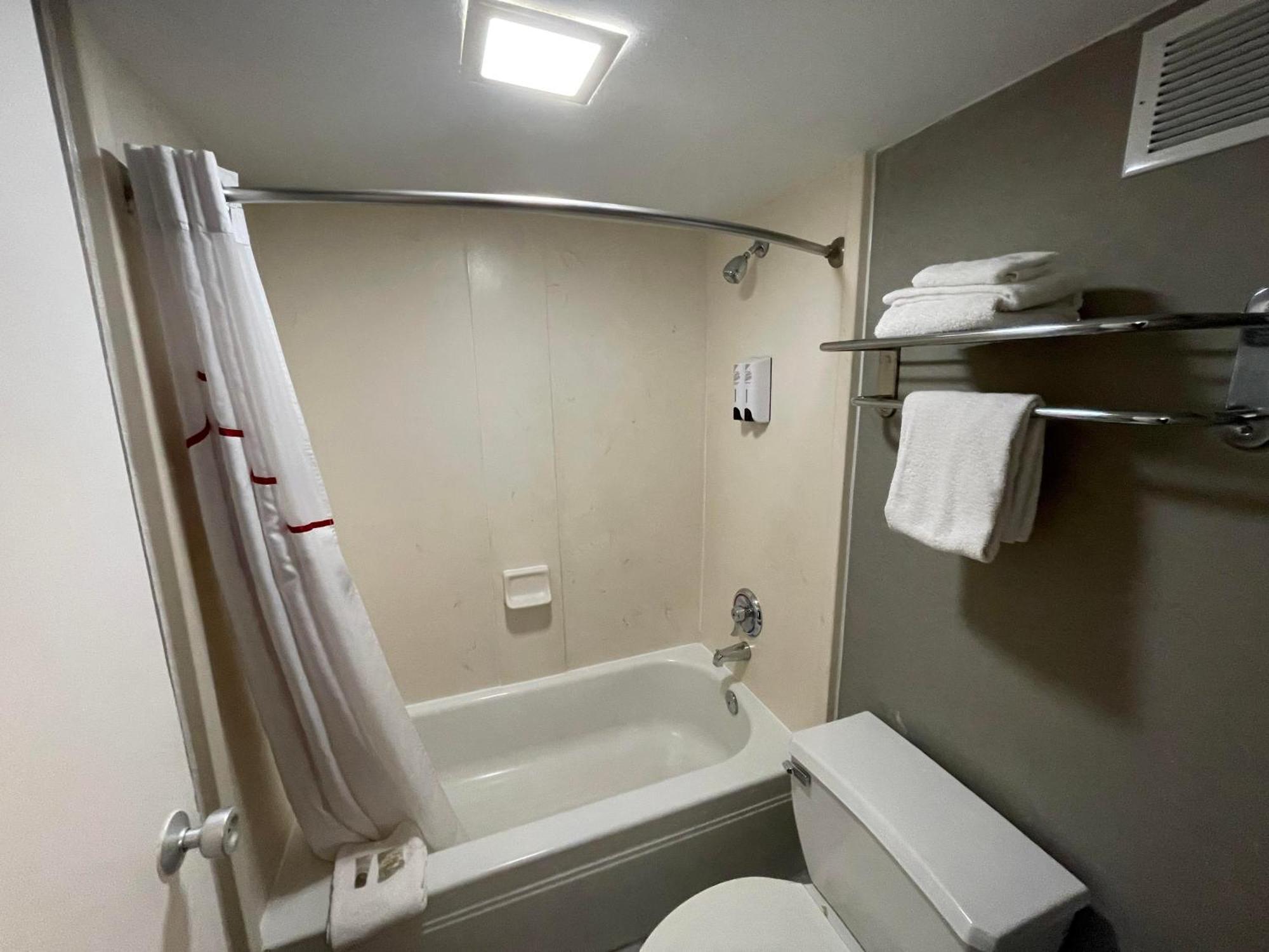Red Roof Inn & Suites דקלב מראה חיצוני תמונה