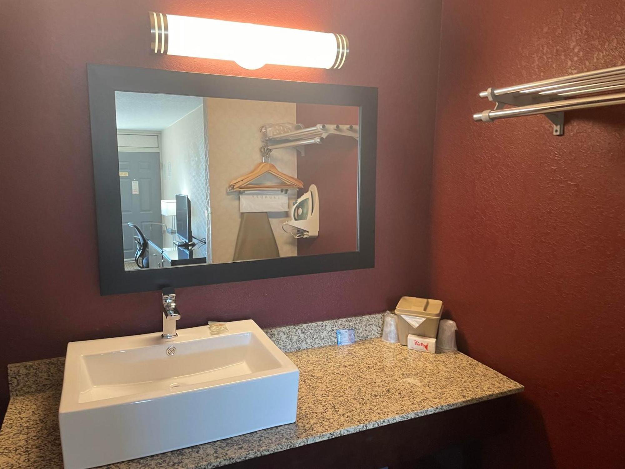 Red Roof Inn & Suites דקלב מראה חיצוני תמונה