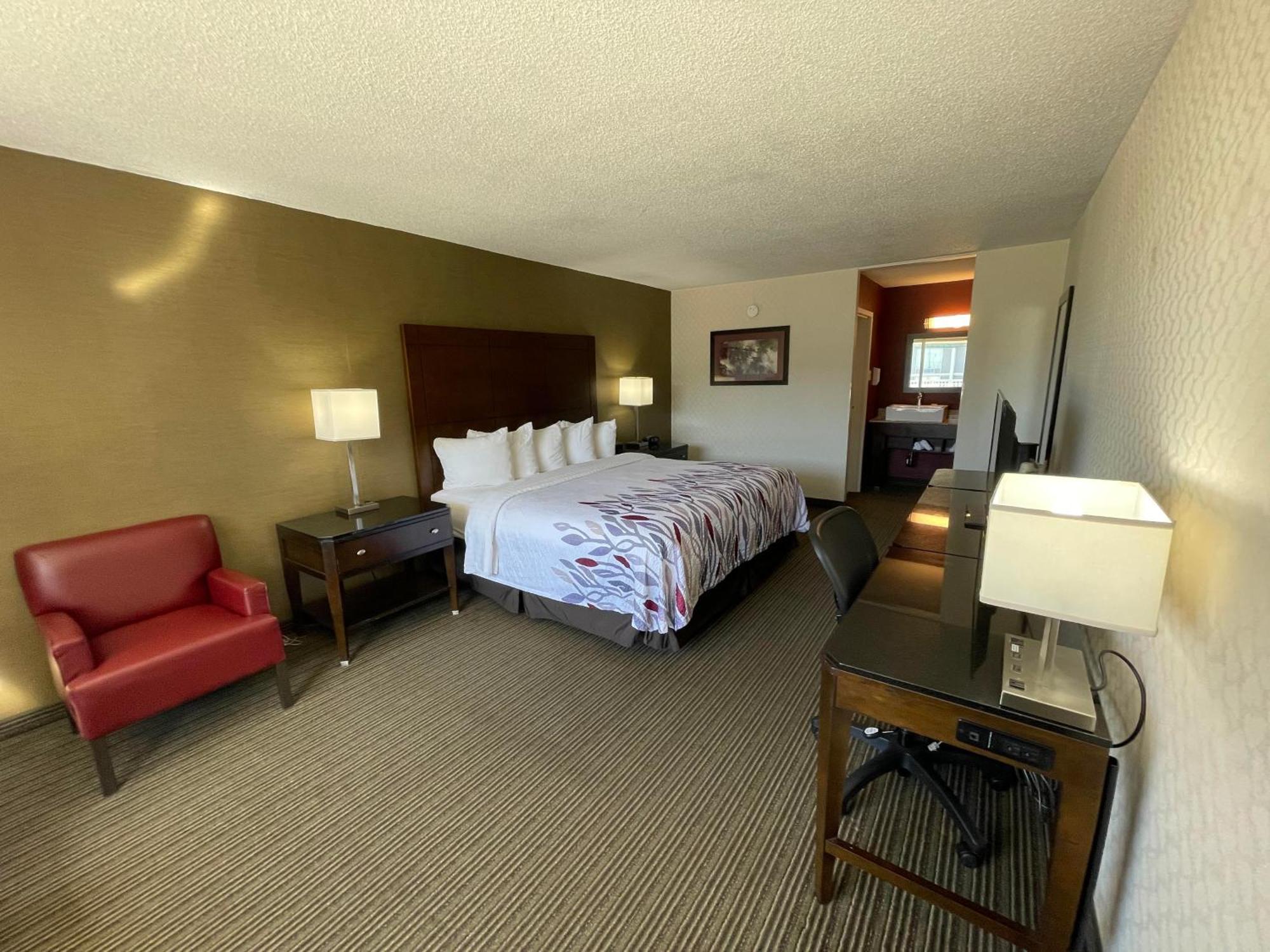 Red Roof Inn & Suites דקלב מראה חיצוני תמונה