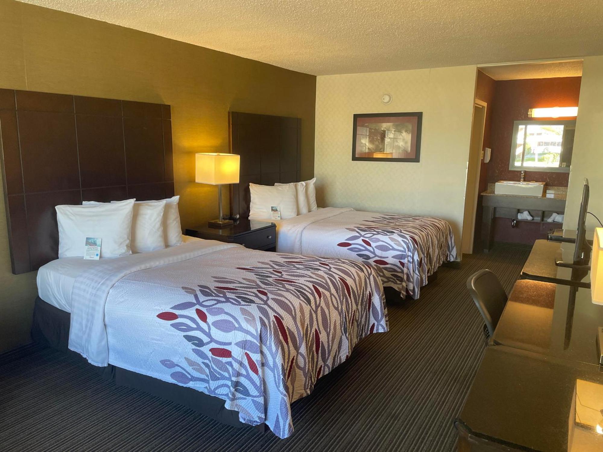 Red Roof Inn & Suites דקלב מראה חיצוני תמונה