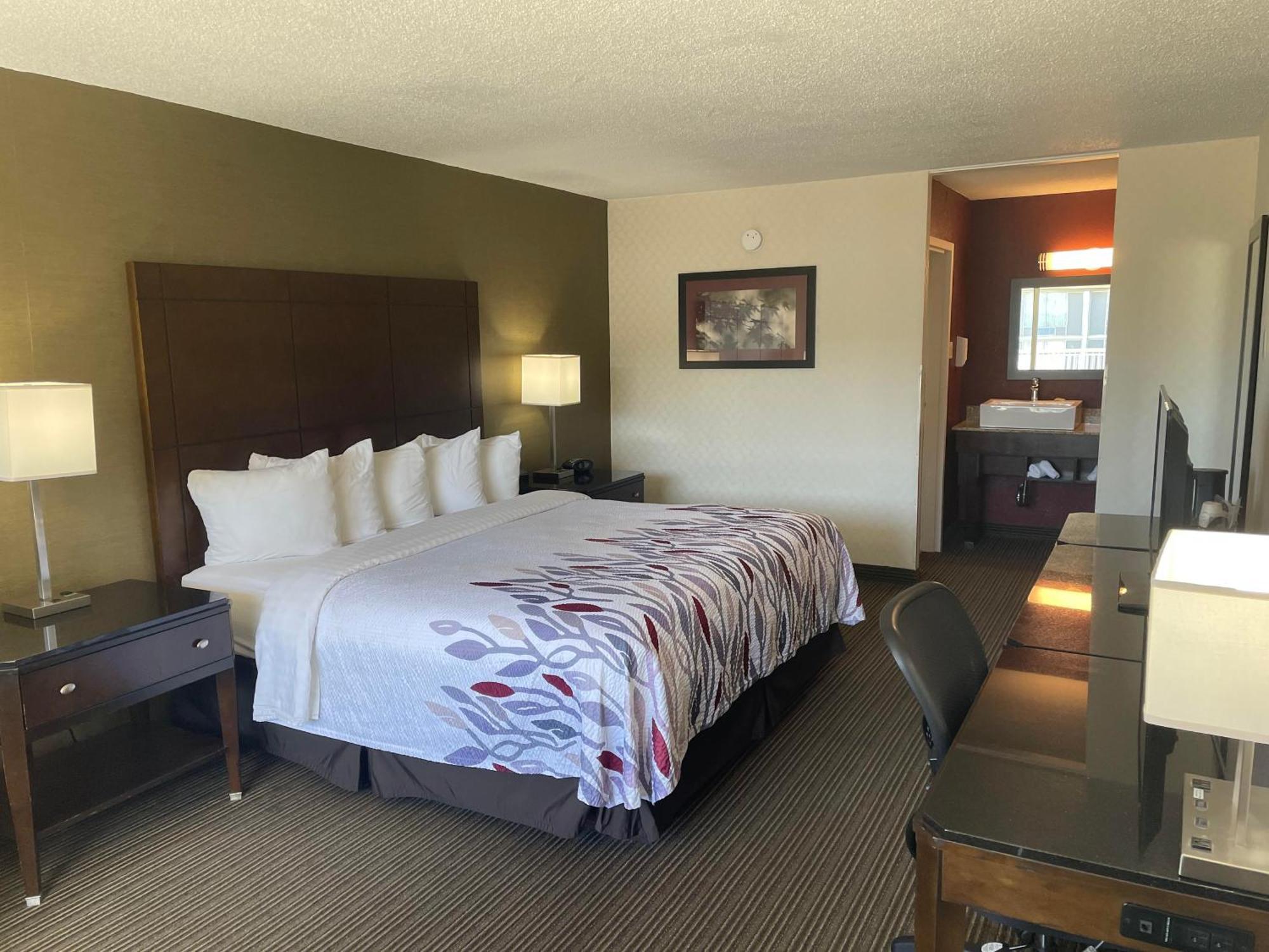 Red Roof Inn & Suites דקלב מראה חיצוני תמונה