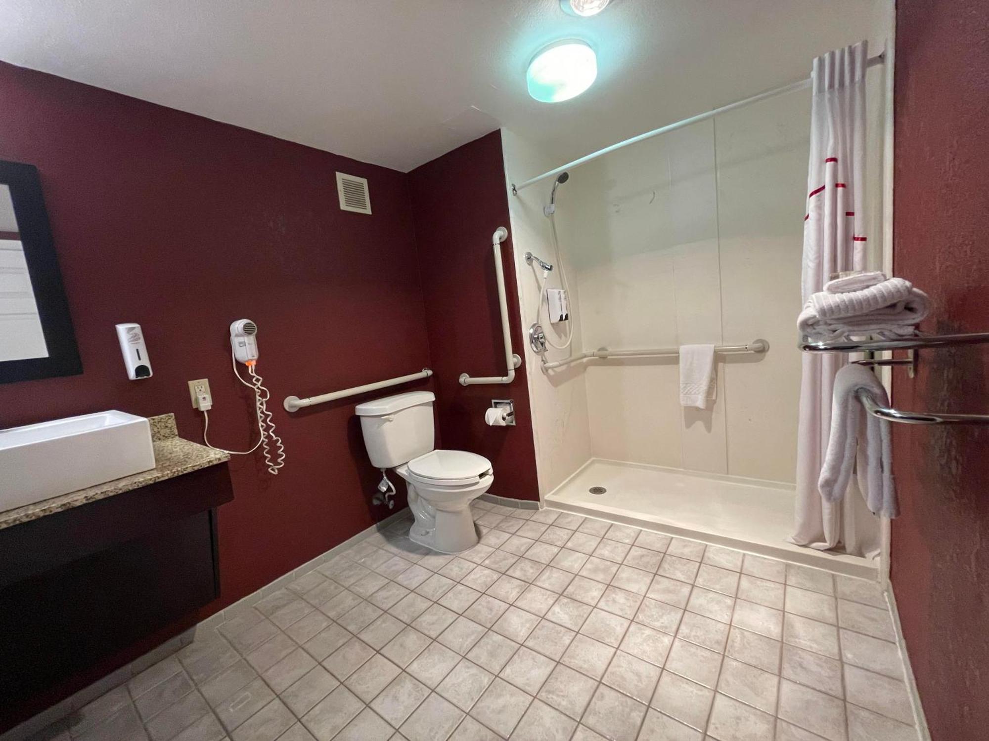 Red Roof Inn & Suites דקלב מראה חיצוני תמונה