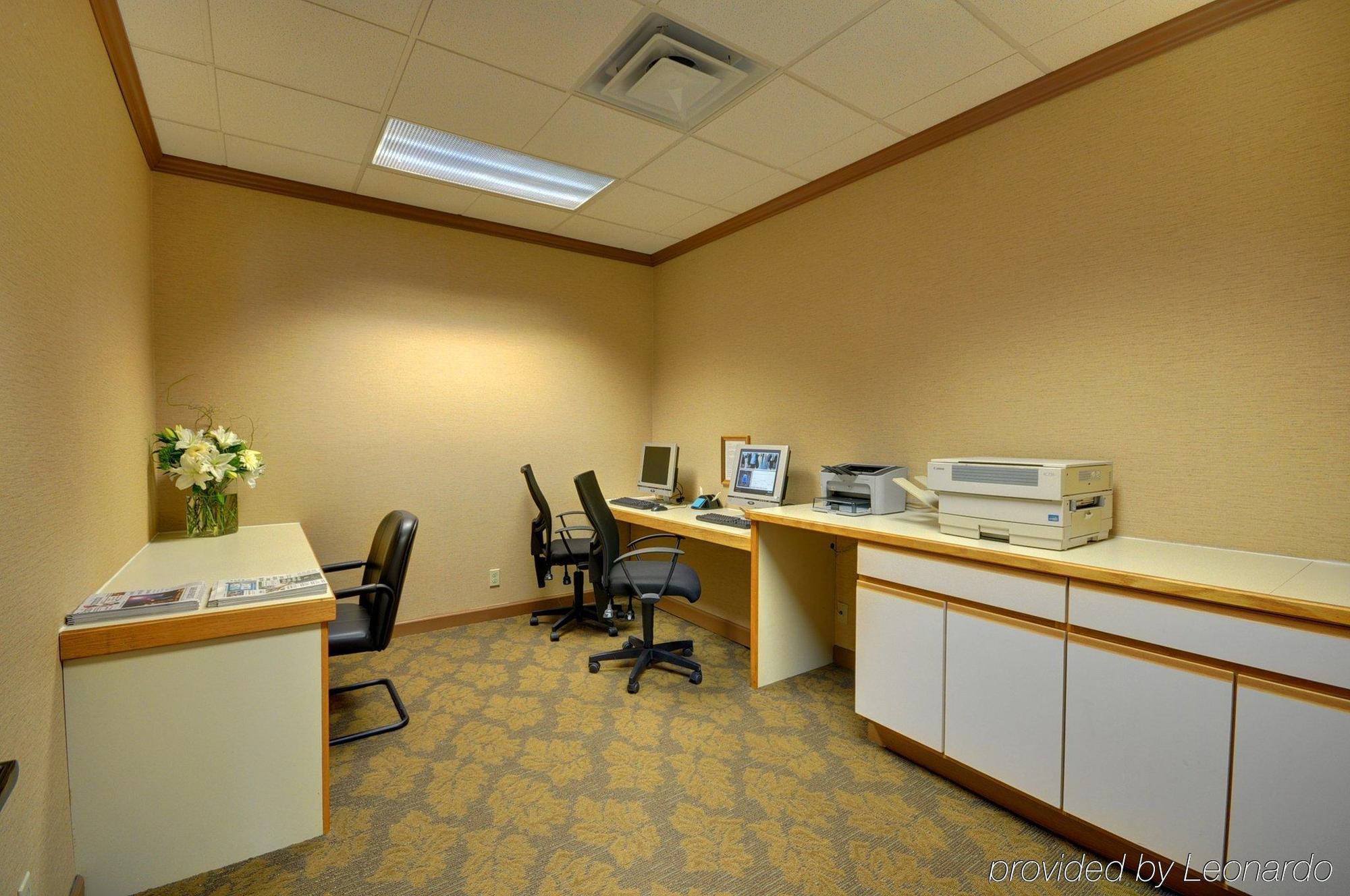 Red Roof Inn & Suites דקלב מראה חיצוני תמונה